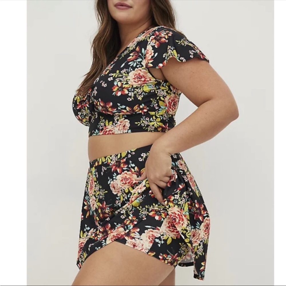 NWOT torrid floral bikini swimsuit - ruffle sleeve & skirt with shorts - Picture 2 of 10